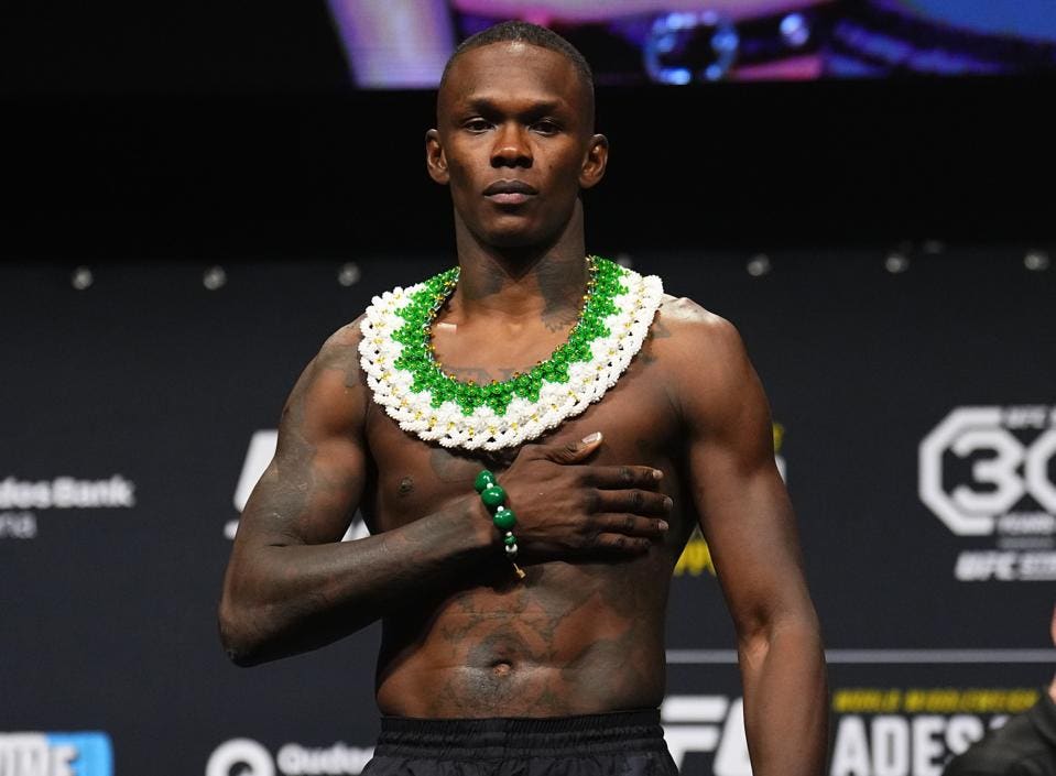 UFC 305: Israel Adesanya có thể bám đuổi con số của các huyền thoại?