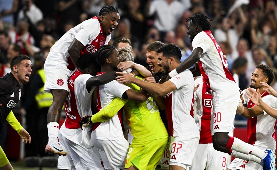 Ajax đi tiếp ở Europa League sau... 34 cú sút luân lưu 11m nghẹt thở