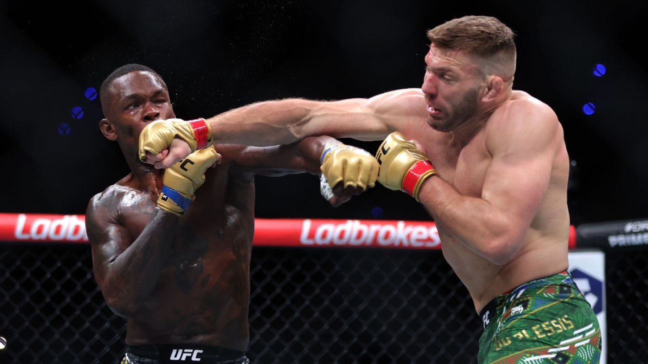 Du Plessis tiết lộ bài "giả chết bắt quạ" để hạ Israel Adesanya