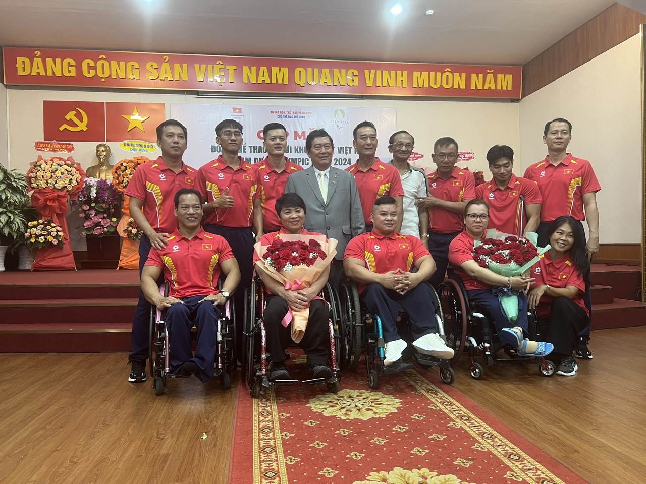 Lực sĩ L&ecirc; Văn C&ocirc;ng quy&ecirc;́t t&acirc;m l&acirc;̣p si&ecirc;u kỳ tích ở Paralympic 2024