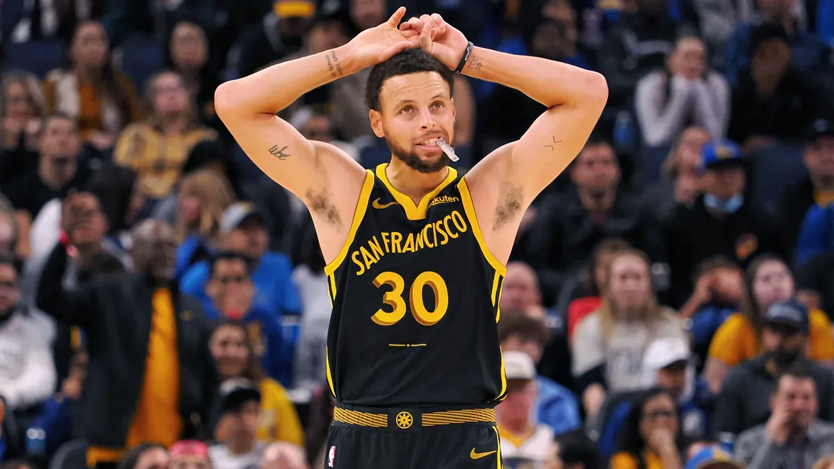 Stephen Curry xoá tên Golden State Warriors khỏi mô tả trang cá nhân, gây bất ngờ với NHM Stephen Curry xoá tên Golden State Warriors khỏi mô tả trang cá nhân, gây bất ngờ với NHM