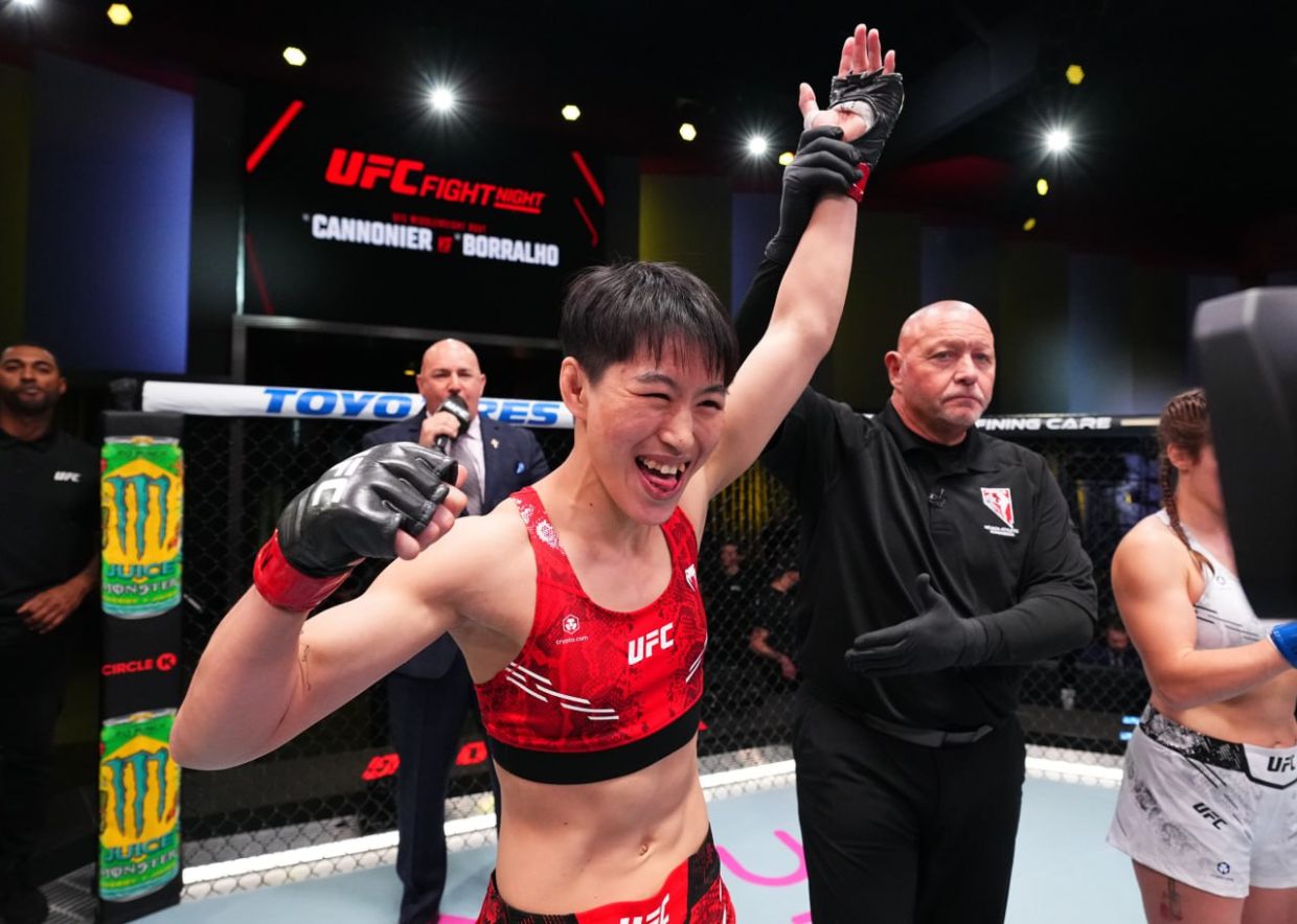 Chủ tịch UFC Dana White phải chi 1,2 tỷ tiền thưởng phụ vì bị "nữ Joker" réo tên