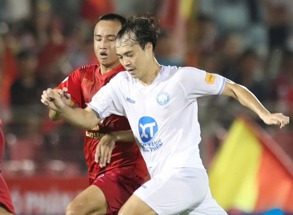 Cú sốc ngày mở màn V.League 2024/25: ĐKVĐ Nam Định thất bại trước Hà Tĩnh