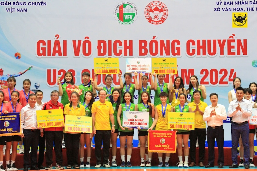 U23 VTV Bình Điền Long An nhận mưa tiền thưởng sau trận Chung Kết nghẹt thở