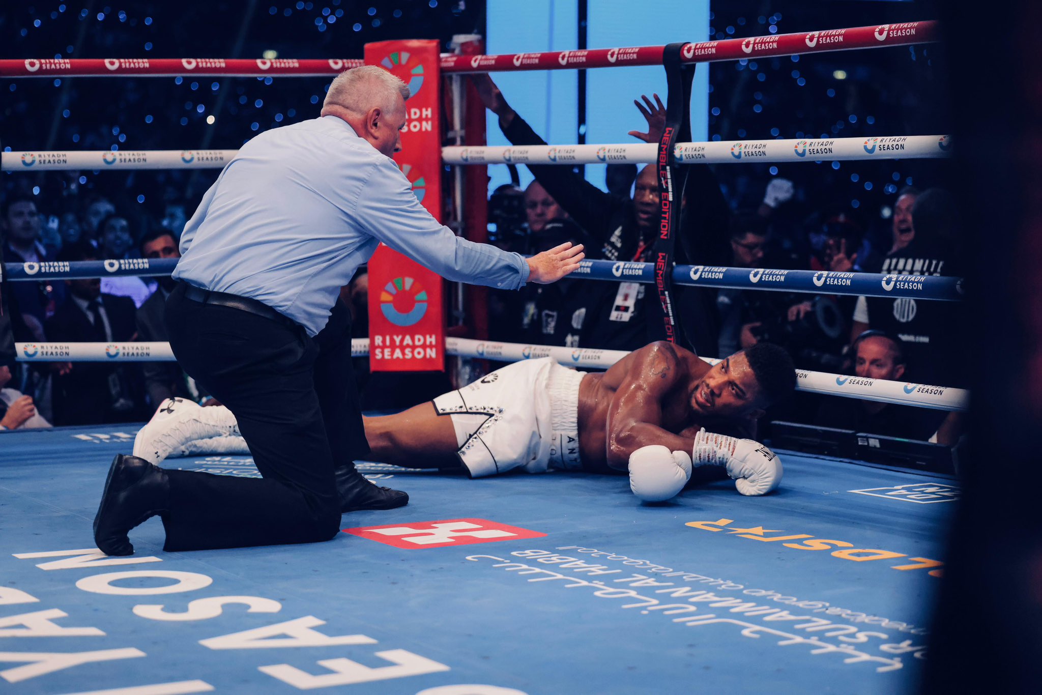 Anthony Joshua nên giải nghệ: Lời khuyên sau trận thua đáng buồn