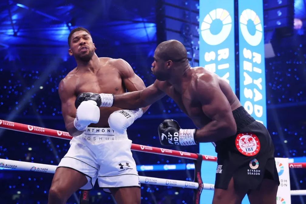 Anthony Joshua thất bại đau đớn, bị Daniel Dubois đấm gục tới 4 lần