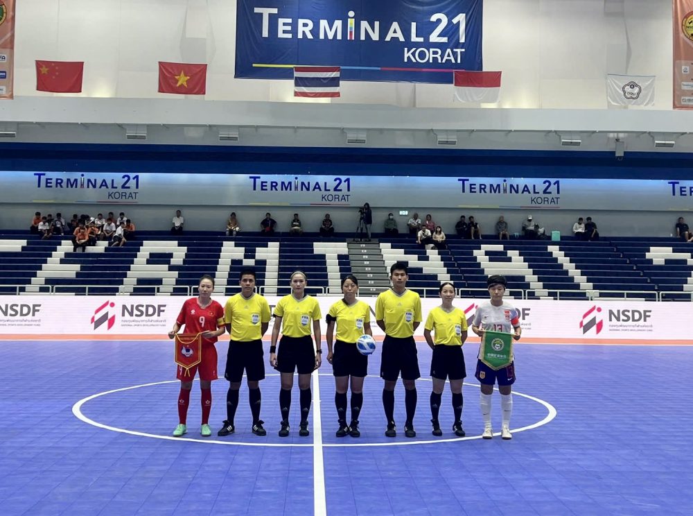Thắng đậm Trung Quốc, futsal nữ Việt Nam chỉ cần hòa Thái Lan sẽ vô địch