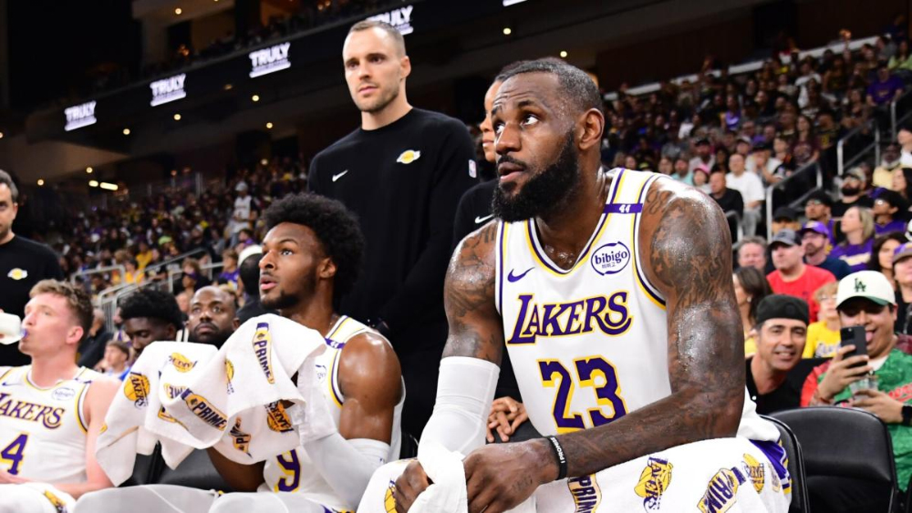 LeBron James và Bronny làm nên lịch sử, trở thành cặp cha còn đầu tiên cùng thi đấu tại NBA LeBron James và Bronny làm nên lịch sử, trở thành cặp cha còn đầu tiên cùng thi đấu tại NBA