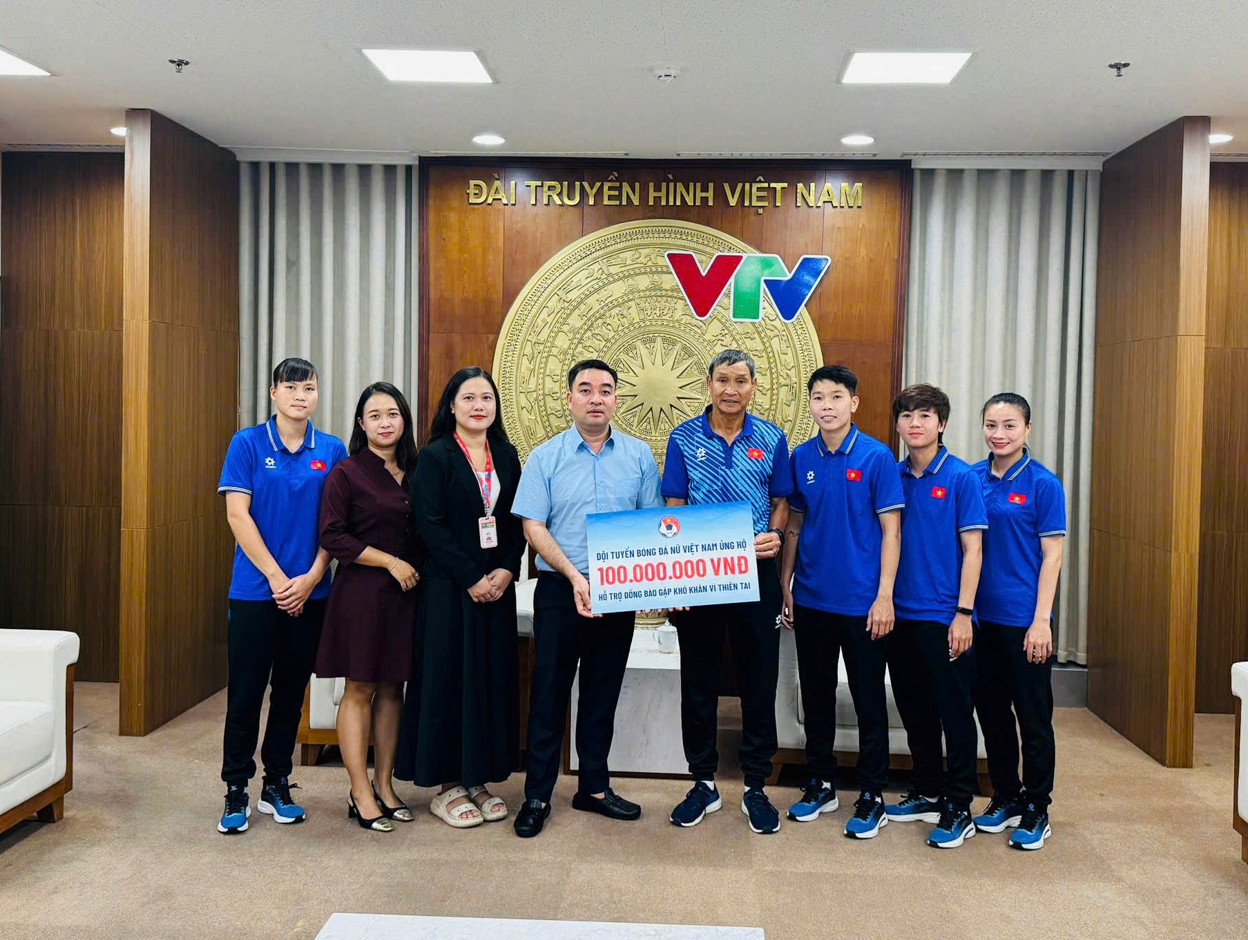 Nghĩa cử đẹp của đội tuyển nữ Việt Nam trước chuyến tập huấn ở Trung Quốc