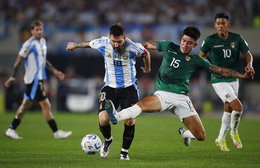 Lập hat-trick, Messi còn kém Ronaldo bao nhiêu bàn ở cấp độ đội tuyển?