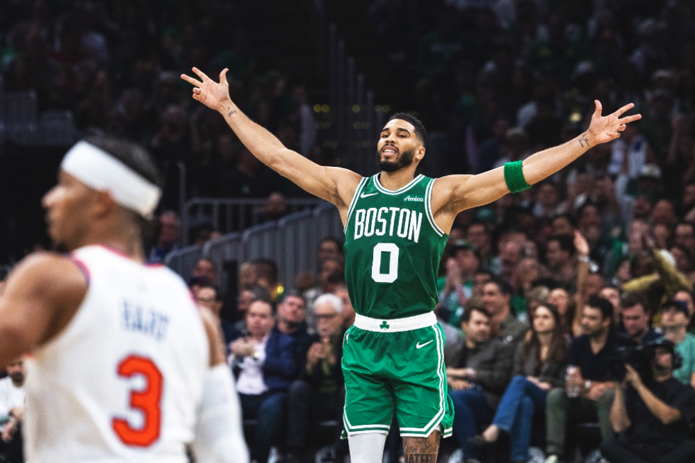 Jayson Tatum cùng đương kim vô địch Boston Celtics ném 3 điểm quân bình kỷ lục ngày mở màn NBA 2024-25 Jayson Tatum cùng đương kim vô địch Boston Celtics ném 3 điểm quân bình kỷ lục ngày mở màn NBA 2024-25