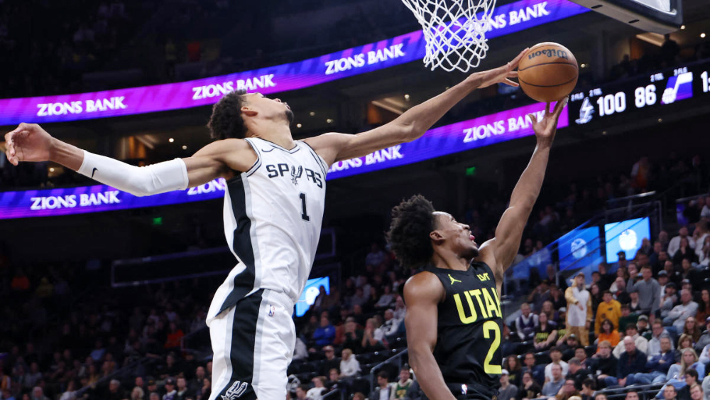 "Người ngoài hành tinh" Victor Wembanyama tái hiện bộ chỉ số 5x5 vô cùng hiếm gặp ở NBA