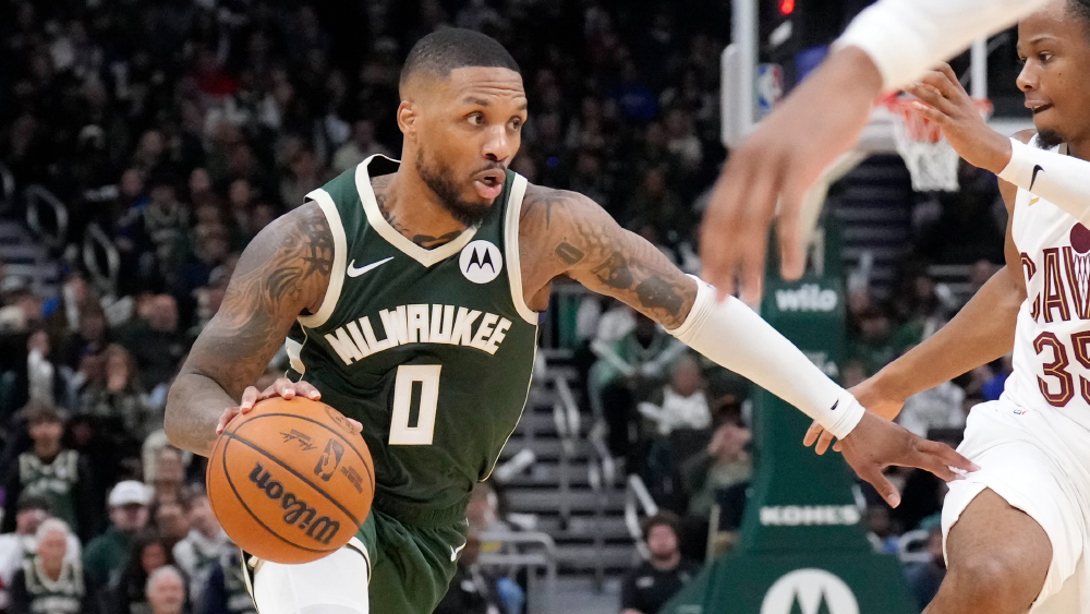 Damian Lillard n&eacute;m 10 quả 3 điểm, Bucks vẫn thua đau v&igrave; c&uacute; game-winner của 