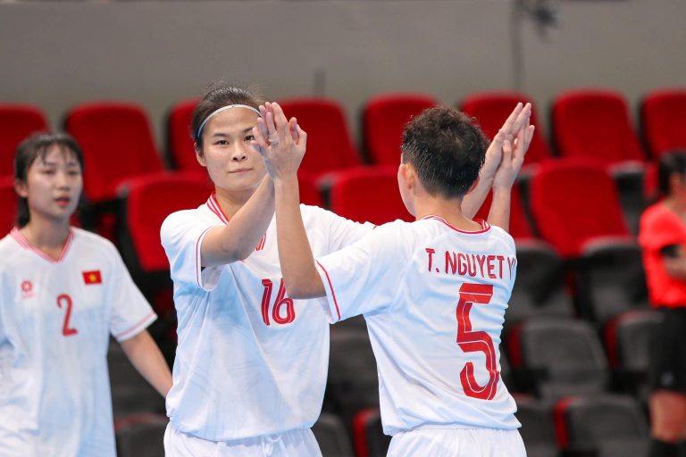 Futsal nữ Việt Nam đè bẹp Indonesia, rộng cửa vào chung kết
