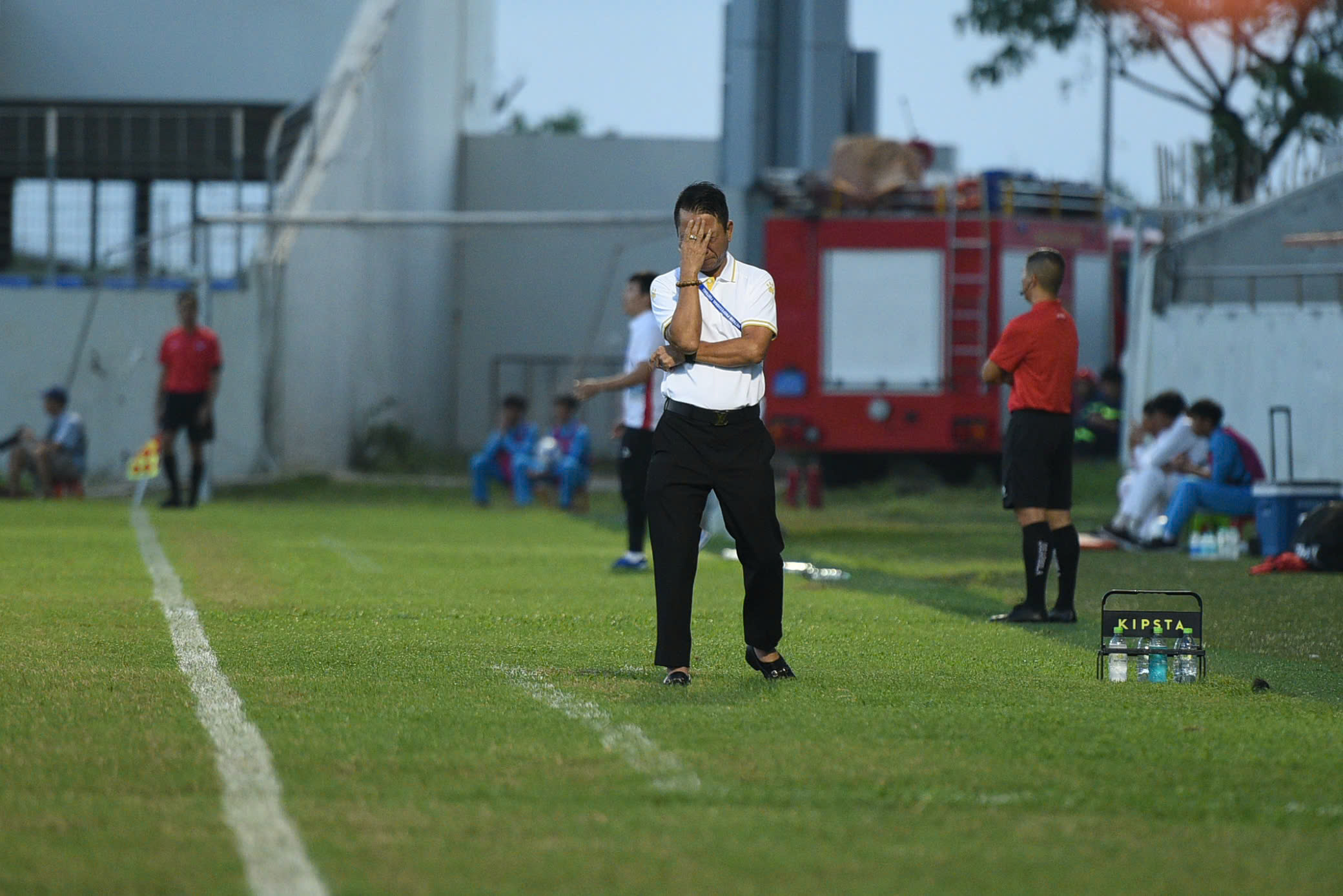 15 cầu thủ, quan chức bị treo giò ở V.League 15 cầu thủ, quan chức bị treo giò ở V.League