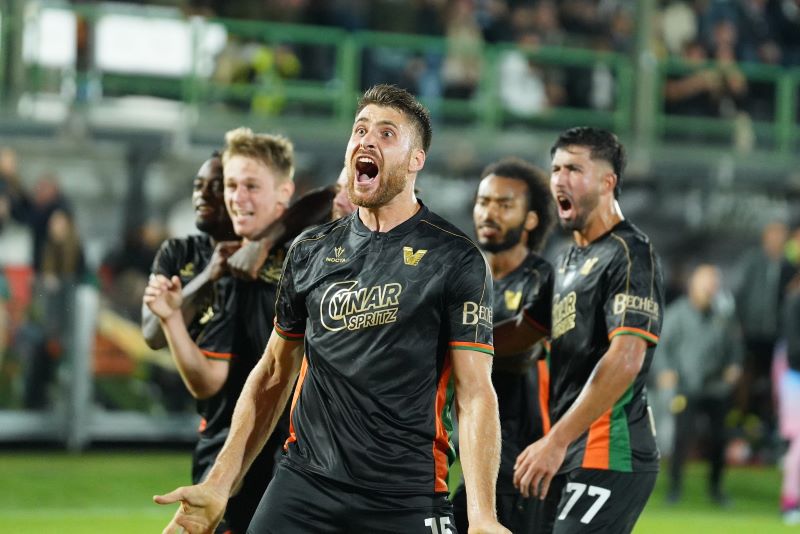 Tỷ lệ bóng đá trận Venezia vs Lecce, 2h45 ngày 26/11, Serie A