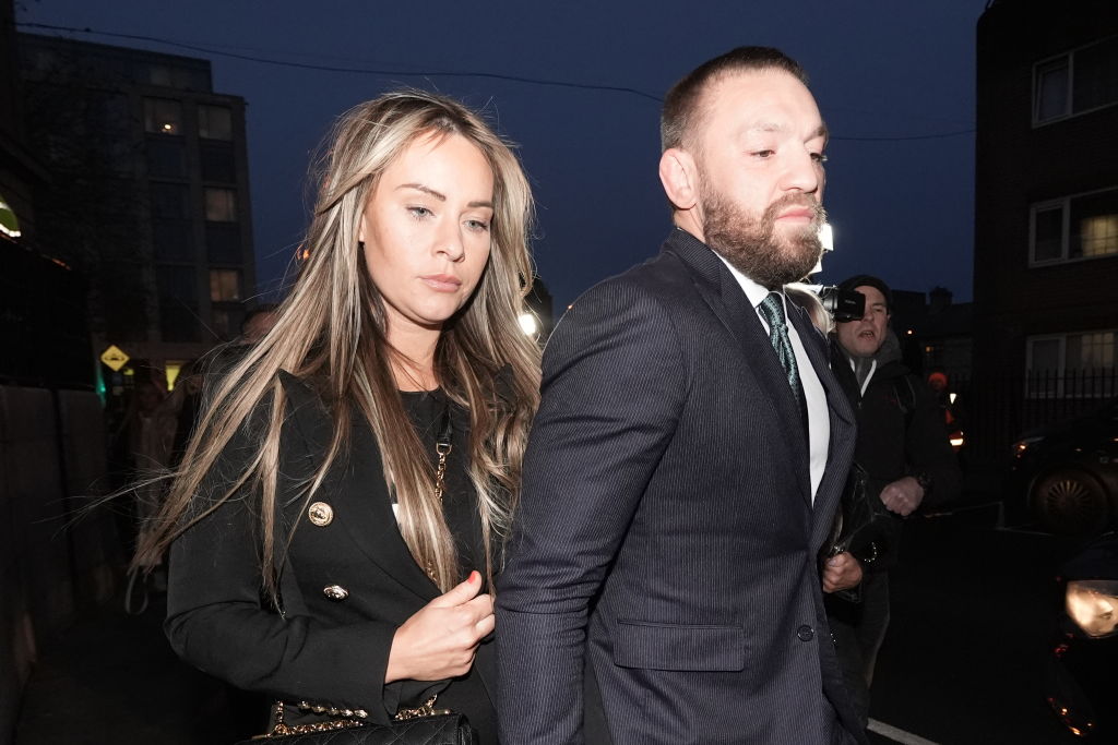 Conor McGregor bị phạt 250 ngh&igrave;n euro v&igrave; tội tấn c&ocirc;ng t&igrave;nh dục