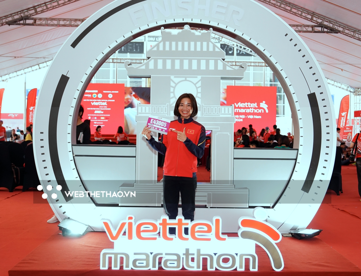 Nguyễn Thị Oanh "quay xe" ganh đua cùng Hoàng Ngọc Hoa ở Viettel Marathon 2024 chặng Việt Nam