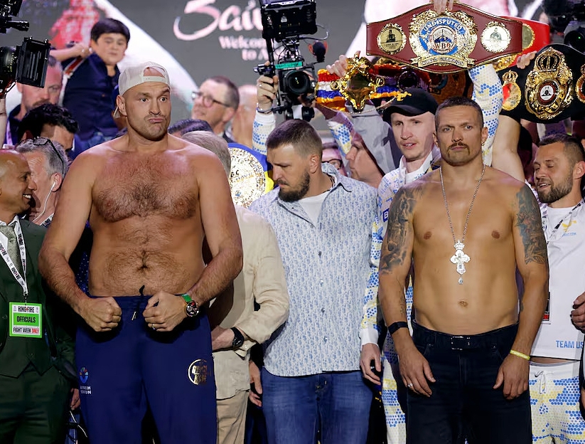 Tyson Fury bật "chế độ hủy diệt" Usyk bằng... cân nặng áp đảo