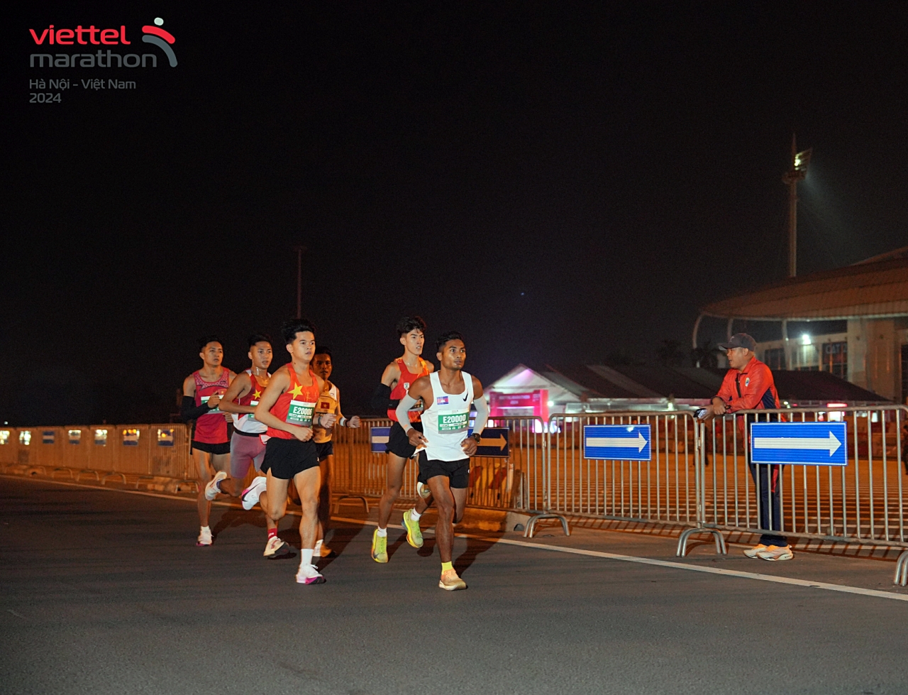 Kỷ lục gia Pheara Vann tạo nguồn cảm hứng đặc biệt ở Viettel Marathon 2024 chặng Angkor Wat