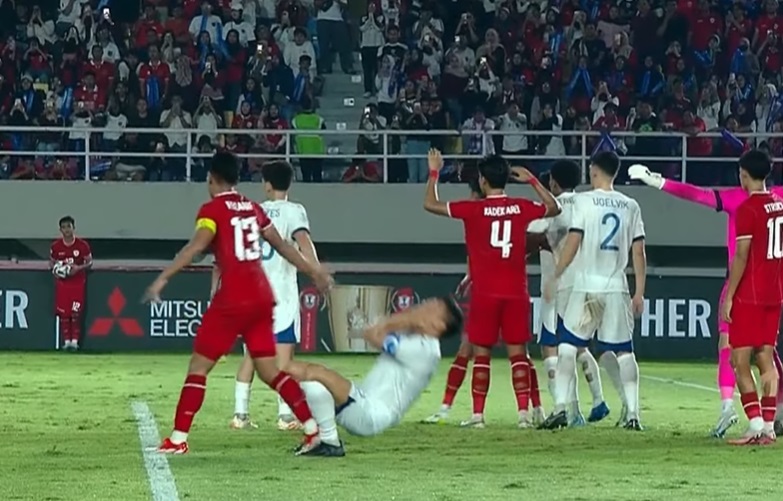 Đ&aacute;nh c&ugrave;i chỏ, đội trưởng d&iacute;nh thẻ đỏ, Indonesia chơi xấu nhất AFF Cup 2024