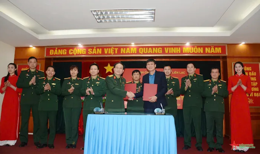 HLV Phạm Văn Long xúc động trong ngày trở lại "mái nhà xưa" BTL Thông Tin