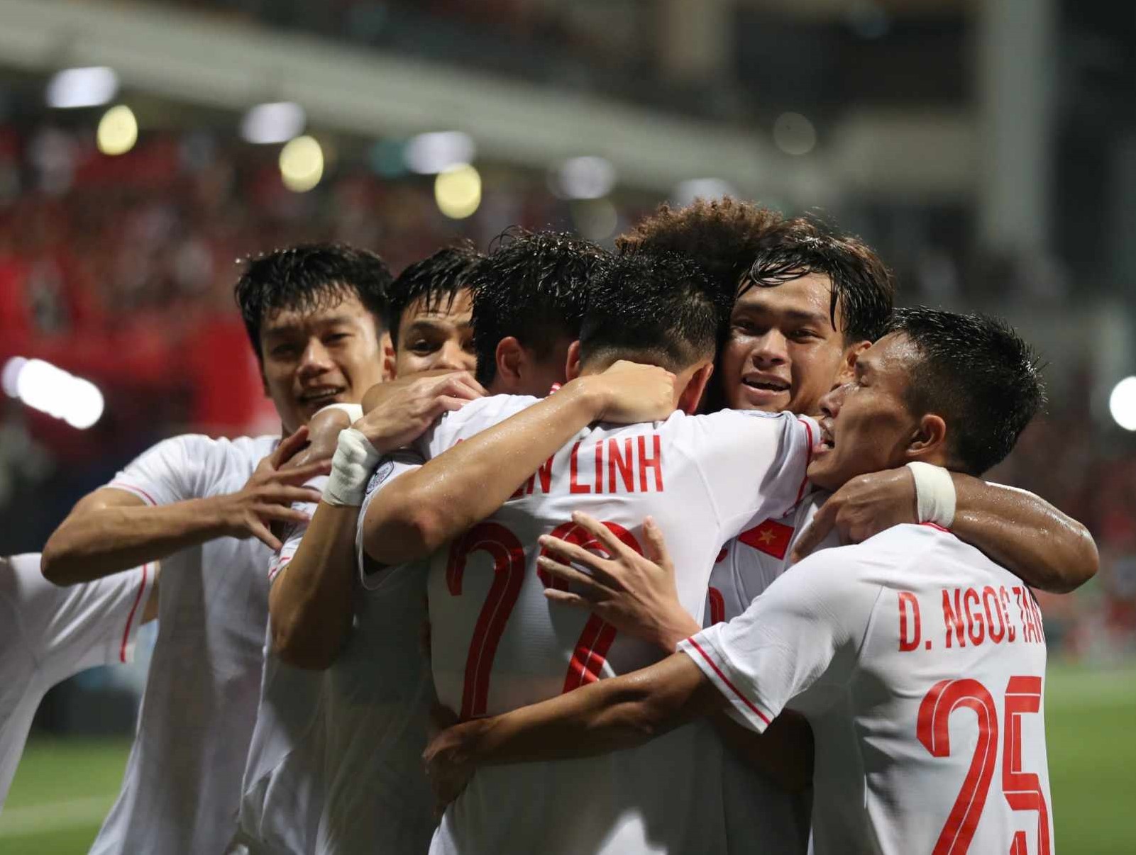 Tuyển Việt Nam thăng hạng vùn vụt trên BXH FIFA Tuyển Việt Nam thăng hạng vùn vụt trên BXH FIFA