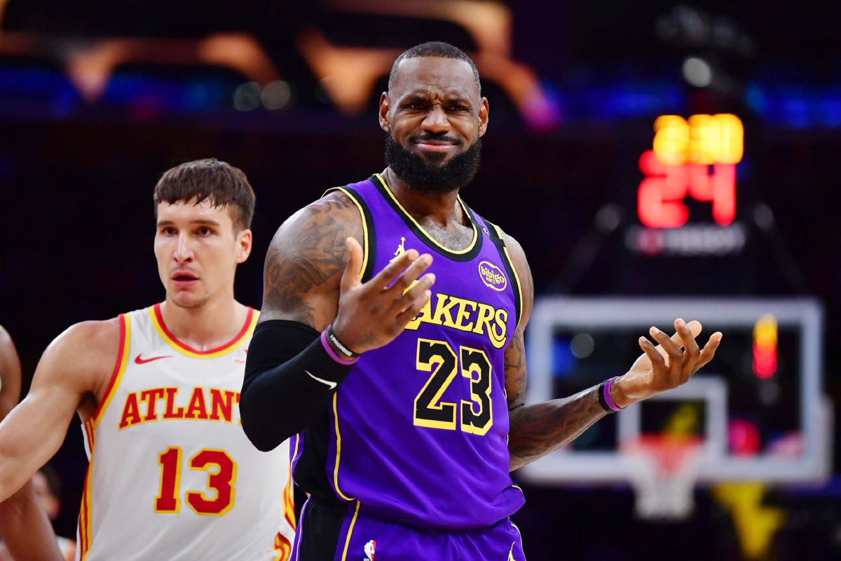 C&aacute;n cột mốc đặc biệt, LeBron James ph&aacute; kỷ lục NBA tồn tại hơn 2 thập kỷ của huyền thoại Michael Jordan