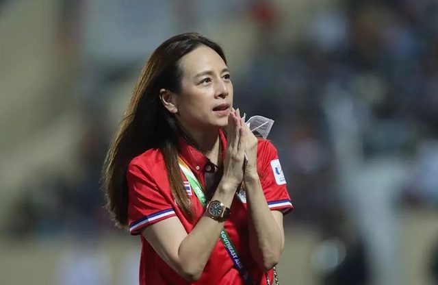 Madam Pang và tuyển Thái Lan lặng người xin lỗi CĐV sau thất bại trước Việt Nam Madam Pang và tuyển Thái Lan lặng người xin lỗi CĐV sau thất bại trước Việt Nam
