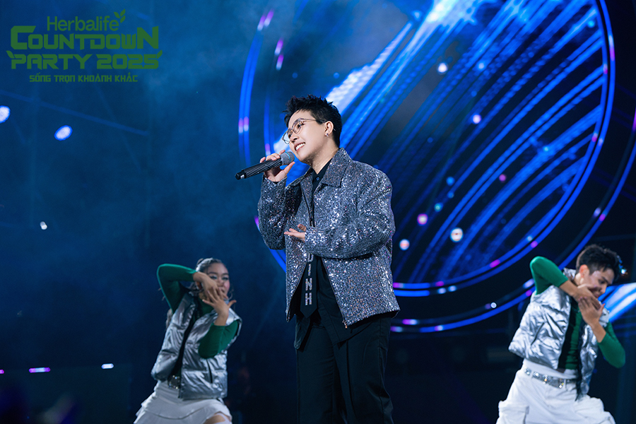 Herbalife Countdown Party 2025: Kai Dinh khiến khán giả "đổ gục" với giọng ca "chữa lành"