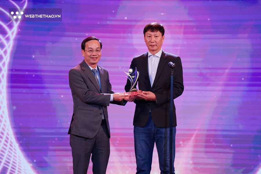 Lời hứa đưa bóng đá Việt Nam vươn tầm châu Á của HLV Kim Sang Sik Lời hứa đưa bóng đá Việt Nam vươn tầm châu Á của HLV Kim Sang Sik