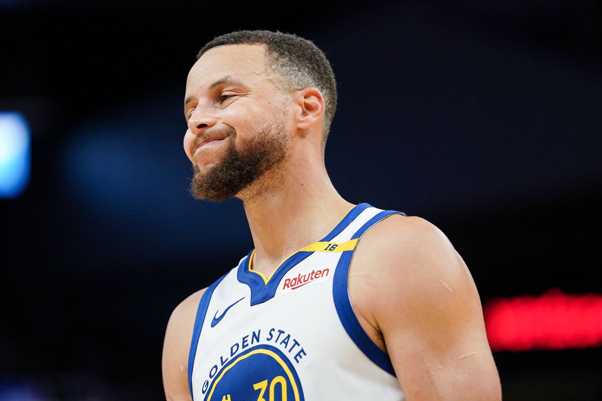 Stephen Curry vượt Kobe Bryant và Allen Iverson: Niềm an ủi cho thất bại khó nuốt trôi