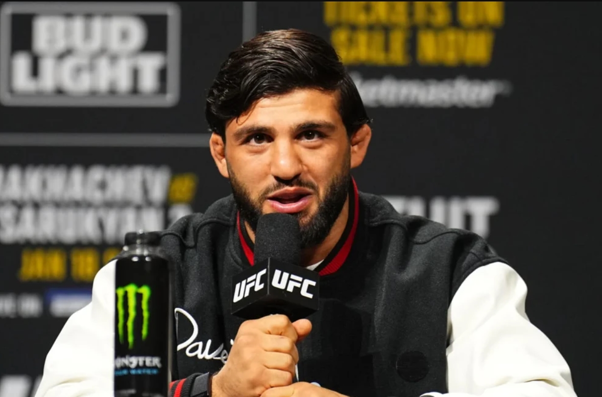 Arman Tsarukyan úp mở "bí kỹ" sẽ dùng với Islam Makhachev ở UFC 311