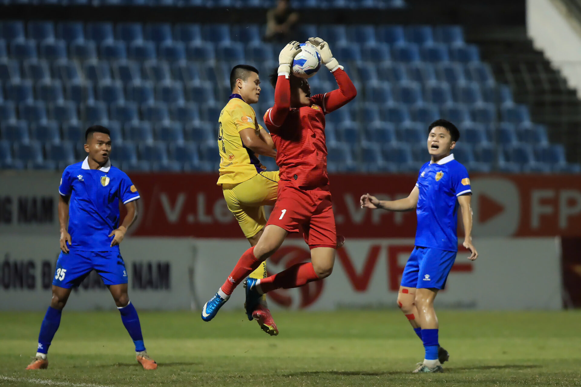 Kết quả bóng đá V.League 2024/25 vòng 10 hôm nay mới nhất