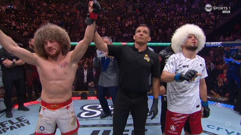 UFC 311: Merab Dvalishvili đánh bại Umar Nurmagomedov bằng "bình gas không đáy"
