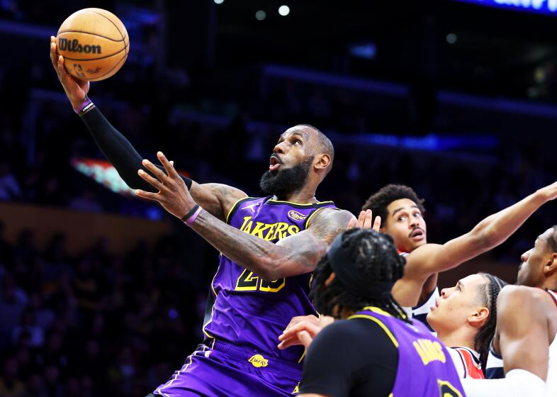LeBron James đạt cột mốc đặc biệt ở tuổi 40, trở thành người thứ hai làm được điều này ở NBA