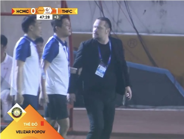 Xấu như HLV Popov: Liên tục dính thẻ, bị đuổi vì phản ứng trọng tài