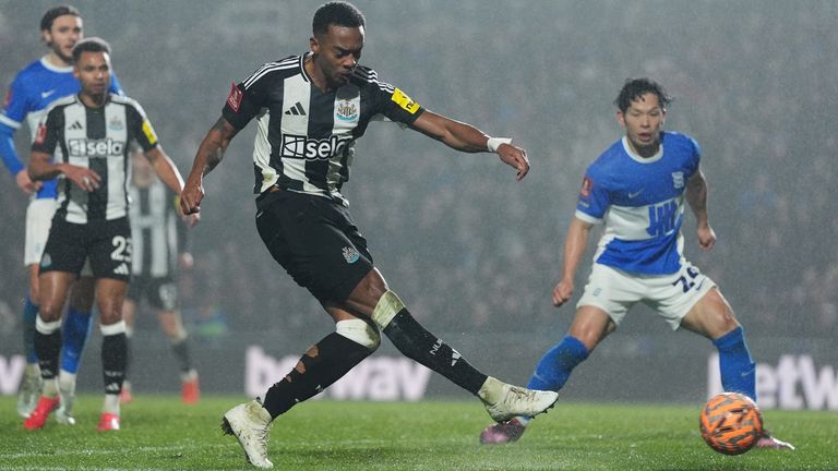 Dự đoán Newcastle vs Nottingham, 21h00 ngày 23/2, Ngoại hạng Anh 2024/25