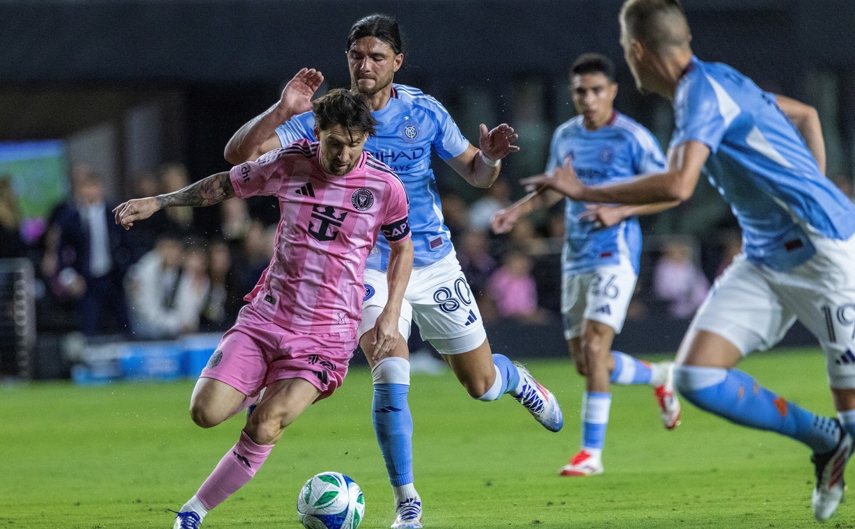 Trực tiếp Inter Miami vs Sporting KC: Suarez ghi bàn thắng thứ ba