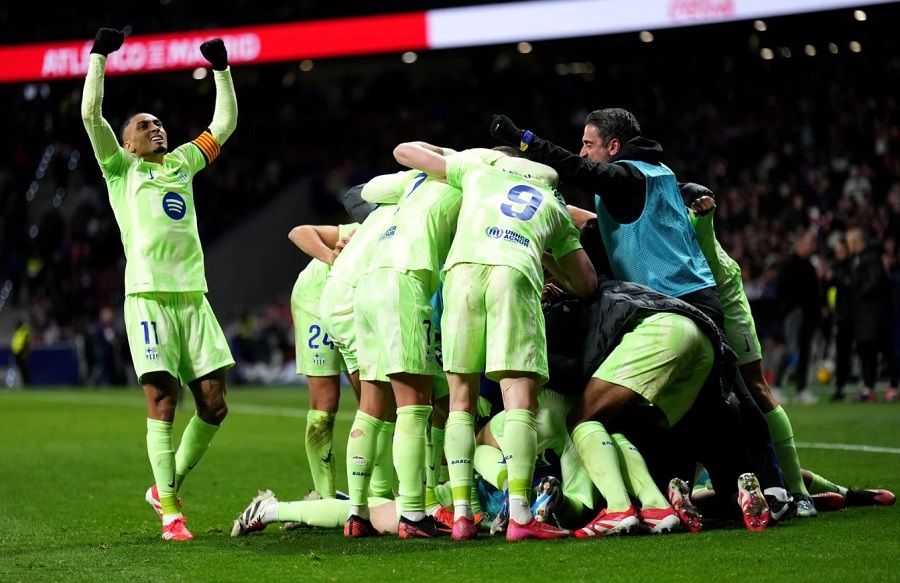 Ngược dòng kinh điển trước Atletico, Barcelona có 7 chiến thắng liên tiếp