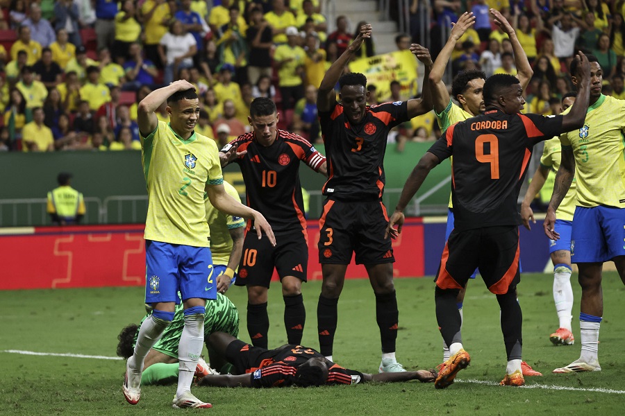 Lý do Brazil thực hiện 7 sự thay đổi người trong trận thắng Colombia Lý do Brazil thực hiện 7 sự thay đổi người trong trận thắng Colombia