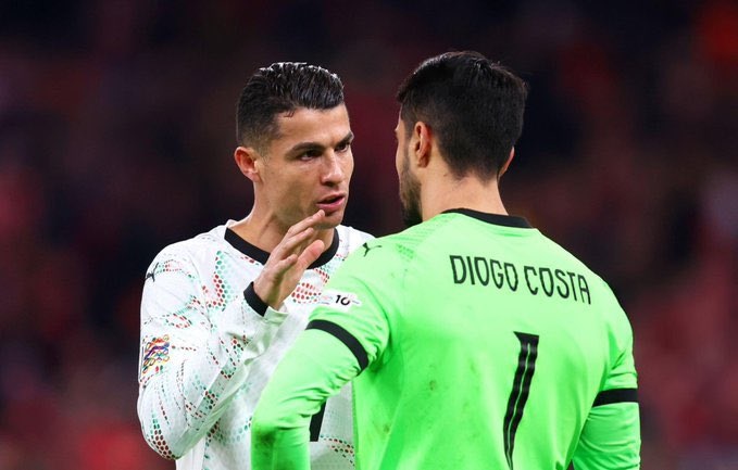 Ronaldo “mách nước” giúp thủ môn Bồ Đào Nha cản phá được phạt đền