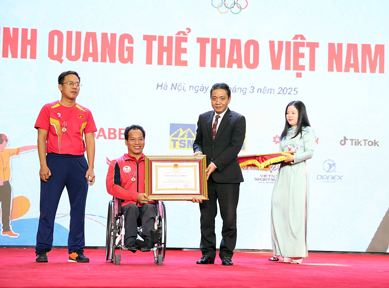 Lực sỹ Lê Văn Công đặt mục tiêu khó tin cho kỳ Olympic kế tiếp Lực sỹ Lê Văn Công đặt mục tiêu khó tin cho kỳ Olympic kế tiếp