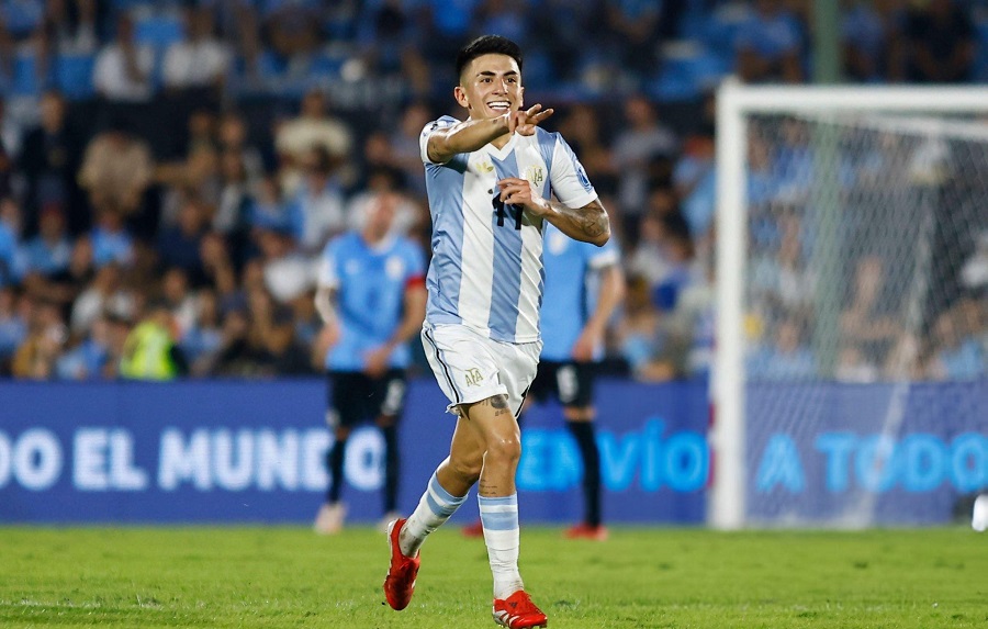 Almada lập si&ecirc;u phẩm cho Argentina theo phong c&aacute;ch của Messi