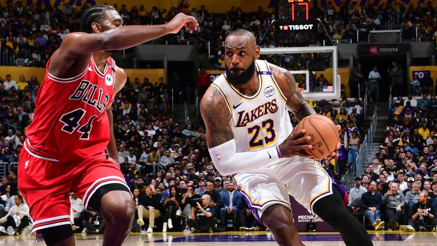 LeBron James tái xuất... chỉ để cùng Los Angeles Lakers thua đậm 31 điểm trên sân nhà LeBron James tái xuất... chỉ để cùng Los Angeles Lakers thua đậm 31 điểm trên sân nhà