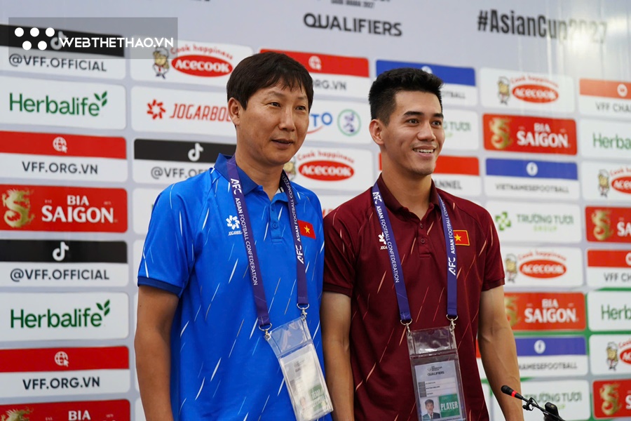 HLV Kim Sang Sik: “Tiến Linh đủ sức thay Xuân Son ở trận gặp Lào”