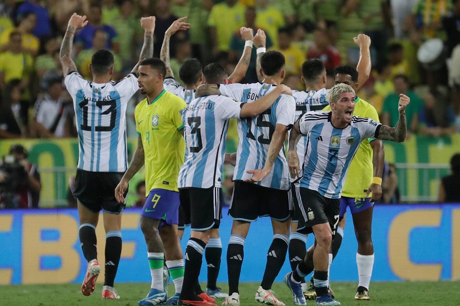 Đội hình ra sân Argentina vs Brazil: Almada đá vị trí của Messi