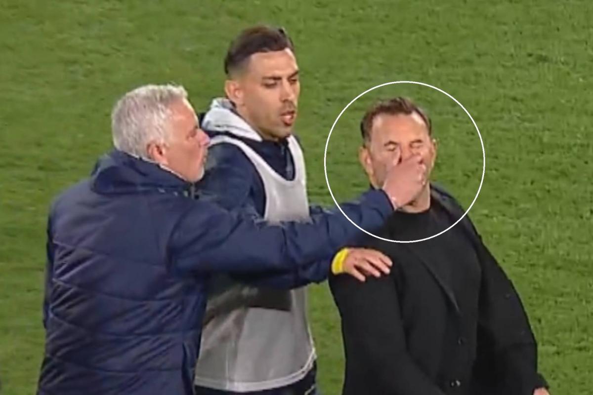 Mourinho làm trò hề với HLV đối phương trong một cuộc ẩu đả dữ dội
