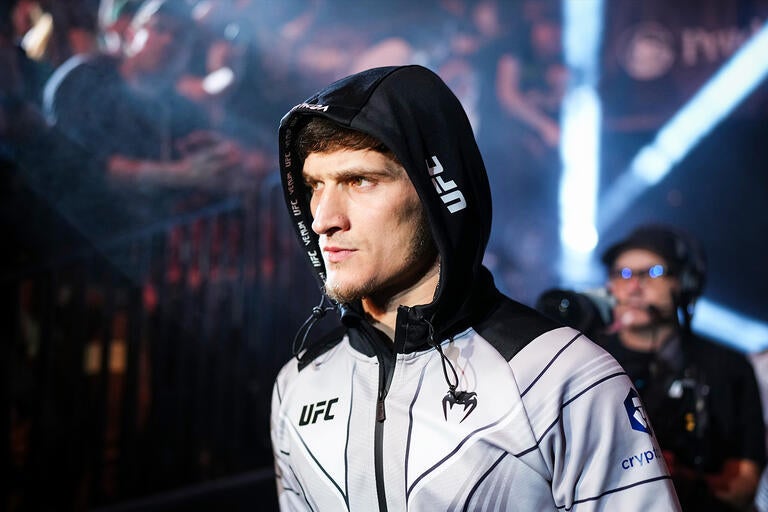 UFC đánh cược võ sĩ bất bại Movsar Evloev để đón tân binh từ Bellator
