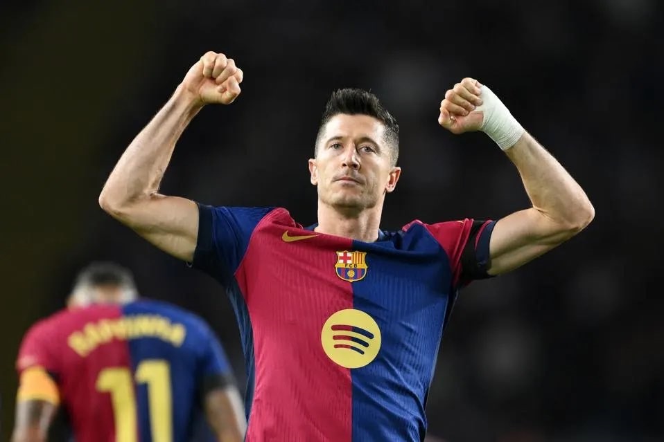 Lewandowski ghi bàn vào lưới Dortmund nhiều hơn số lần đối mặt